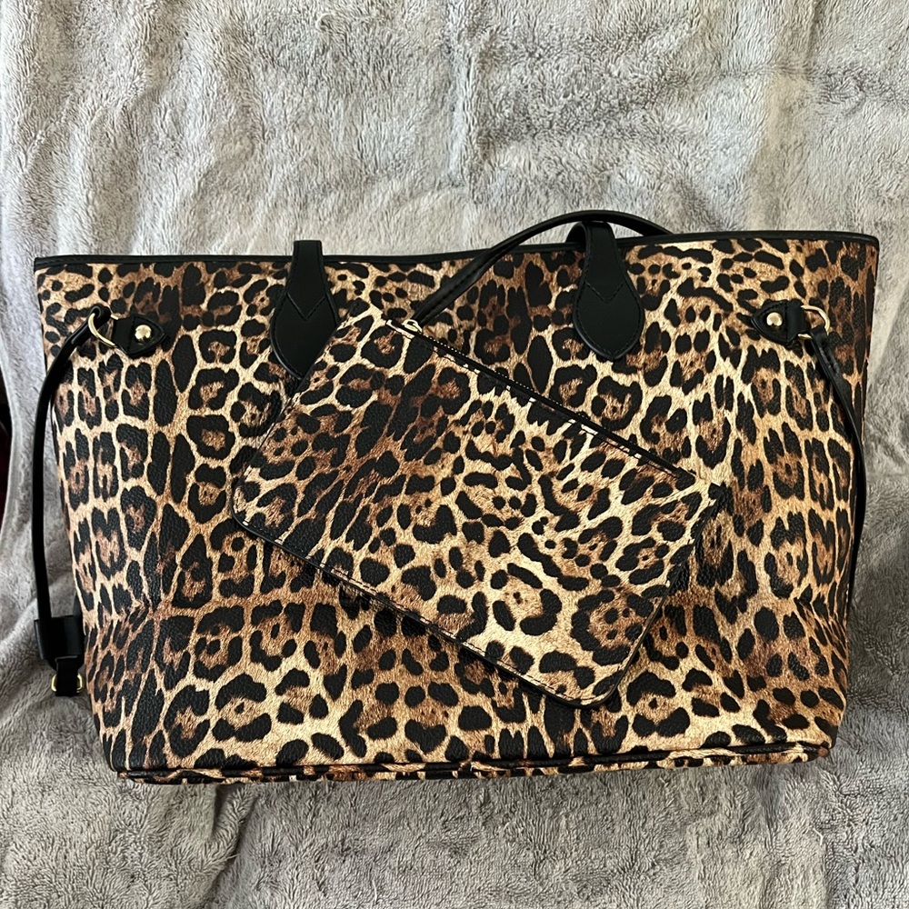 NWOT Daisy Rose Leopard Print Tote with Pouch